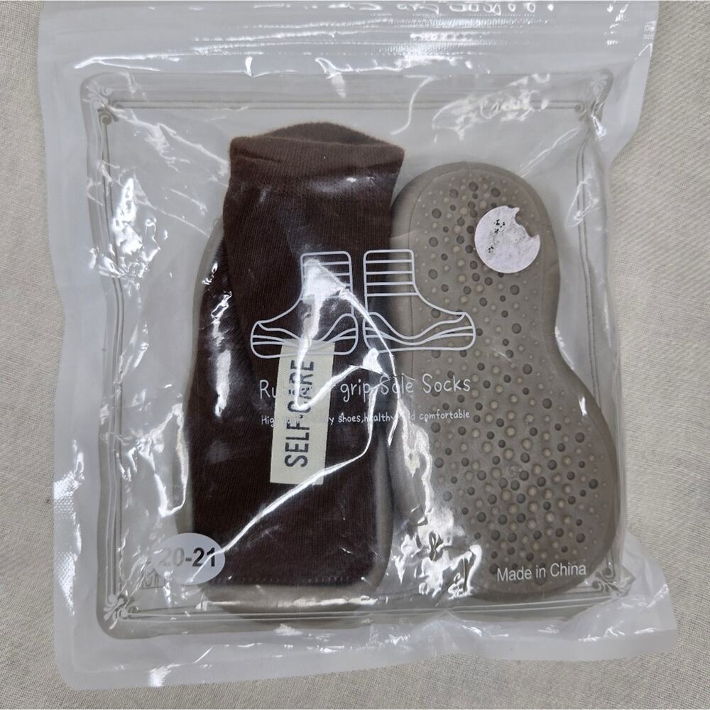 NWT Tiny Explorings Brown & Beige Non-Slip Grip Socks Size 6-12mo.